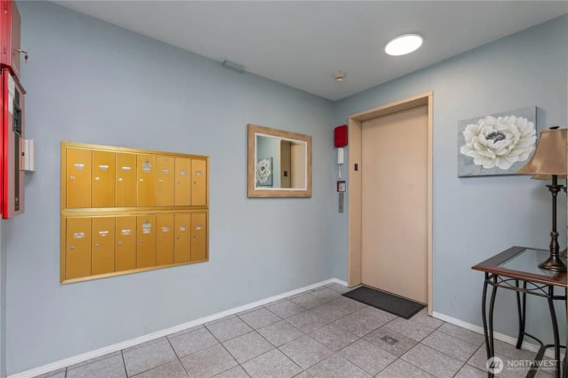 Property photo for 12056 15th Avenue Ne #404, Seattle photo 26