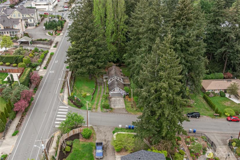 Property photo for 12404 Ne 6th Place, Bellevue photo 36