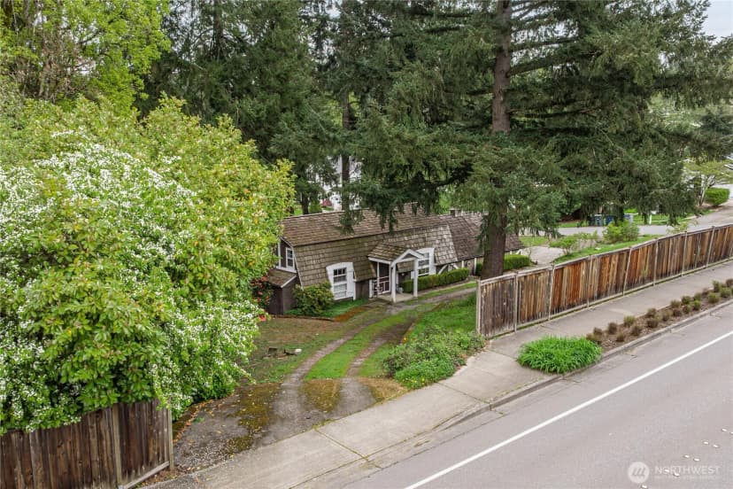 Property photo for 12404 Ne 6th Place, Bellevue photo 39