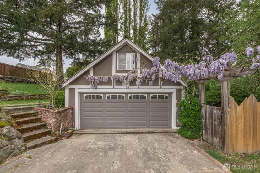 Property photo for 12404 Ne 6th Place, Bellevue photo 10