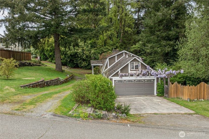 Property photo for 12404 Ne 6th Place, Bellevue photo 9