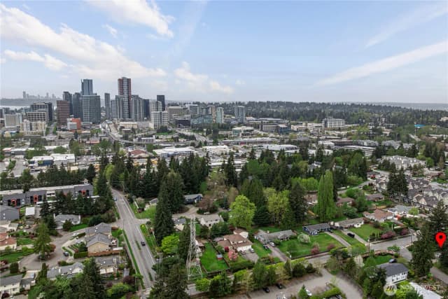 Property photo for 12404 Ne 6th Place, Bellevue photo 3