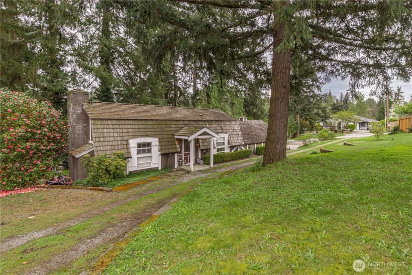 Property photo for 12404 Ne 6th Place, Bellevue photo 12