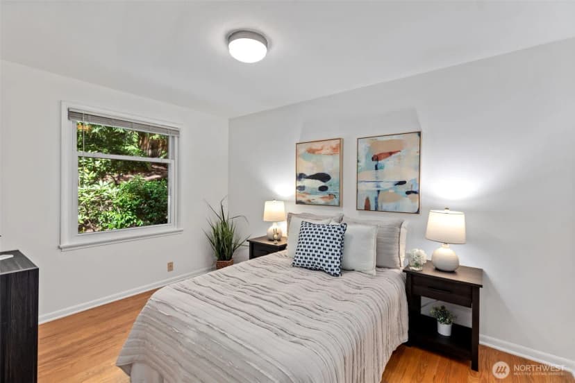 Property photo for 327 108 Avenue Se, Bellevue photo 15