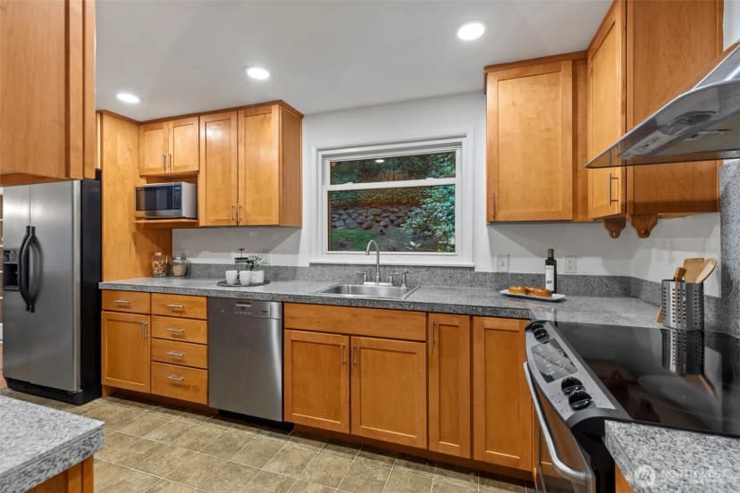 Property photo for 327 108 Avenue Se, Bellevue photo 6