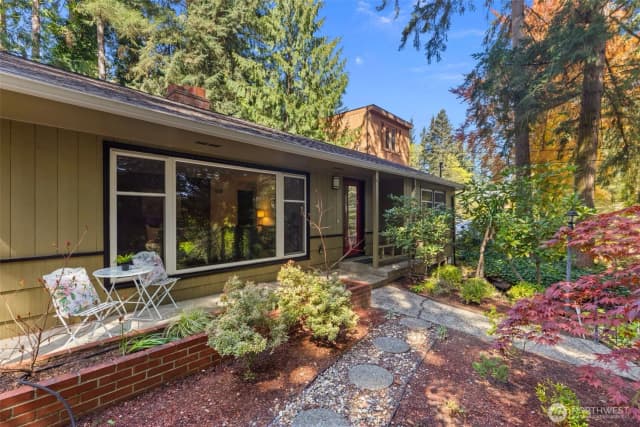 Property photo for 327 108 Avenue Se, Bellevue photo 2