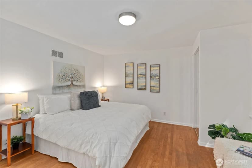 Property photo for 327 108 Avenue Se, Bellevue photo 13