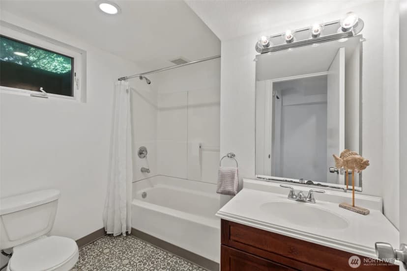 Property photo for 327 108 Avenue Se, Bellevue photo 27