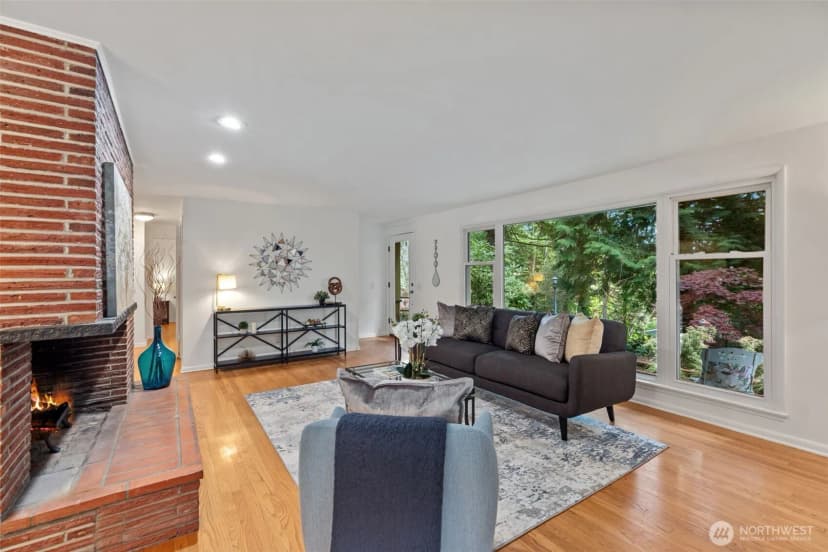 Property photo for 327 108 Avenue Se, Bellevue photo 10