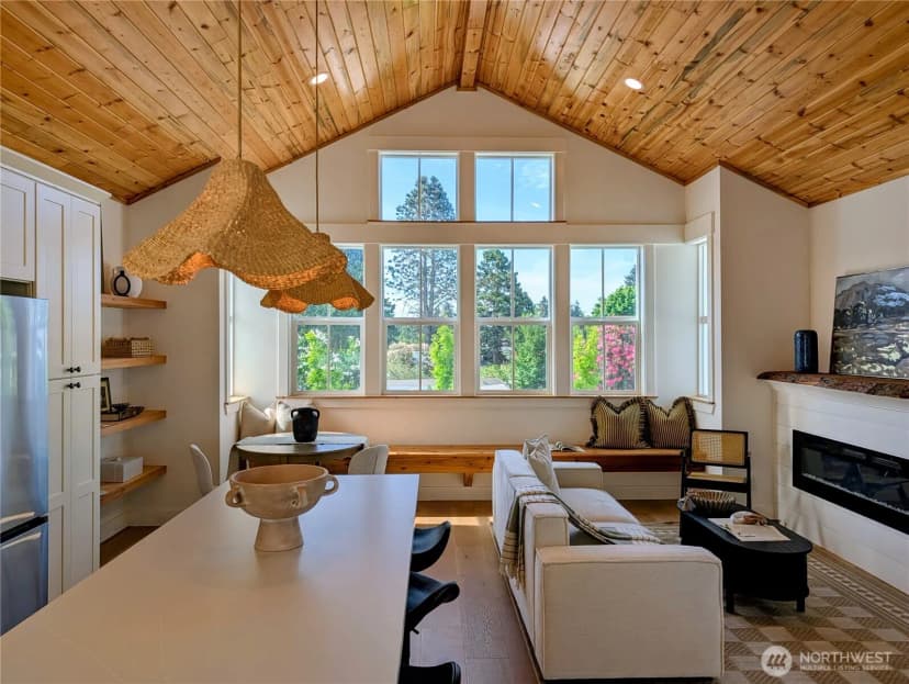 Property photo for 6006 49th Avenue Sw, Seattle photo 2