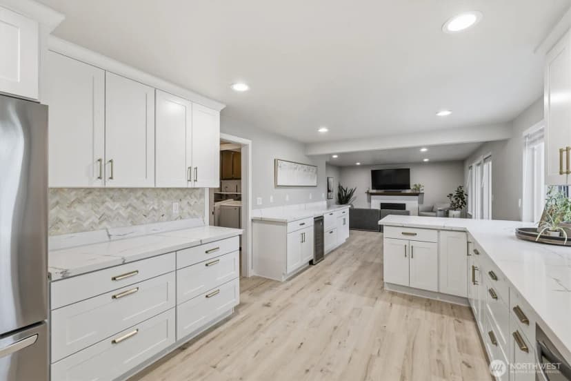 Property photo for 8410 Zircon Drive Sw, Lakewood photo 8