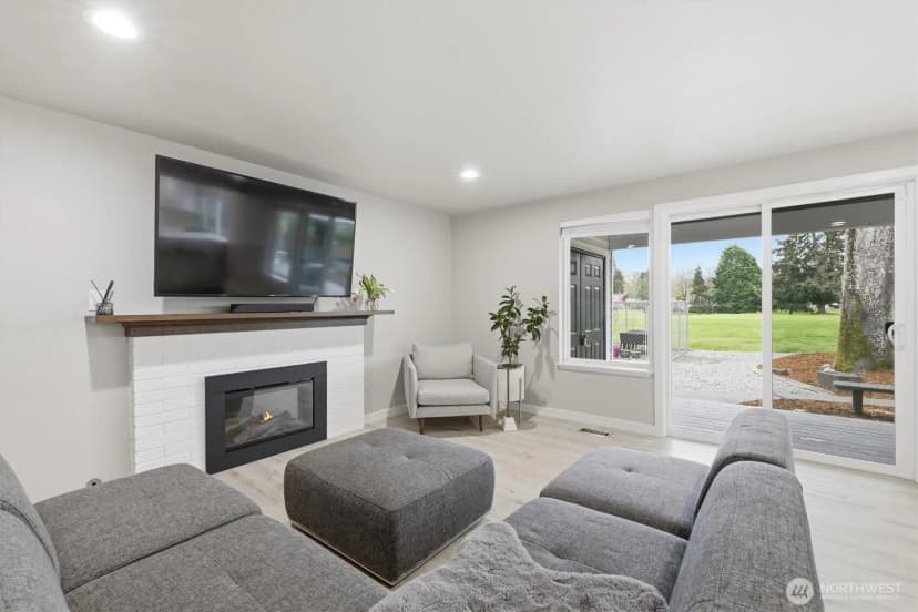 Property photo for 8410 Zircon Drive Sw, Lakewood photo 14