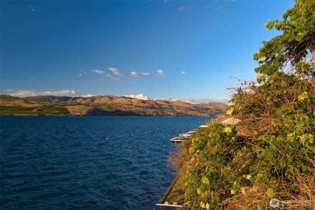 Property photo for 2650 S Lakeshore Road, Chelan photo 4