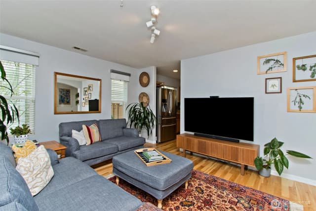 Property photo for 8926 Weiting Avenue Se, Snoqualmie photo 4