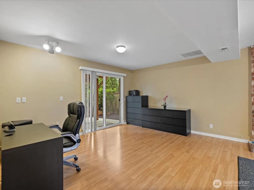 Property photo for 22427 82 Ave W, Edmonds photo 23