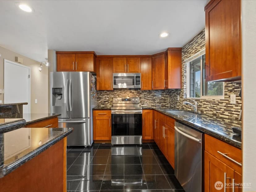 Property photo for 22427 82 Ave W, Edmonds photo 7