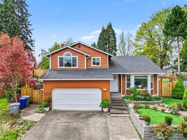 Property photo for 4002 Ne 7th Court, Renton photo 2