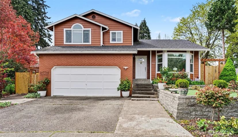 Property photo for 4002 Ne 7th Court, Renton