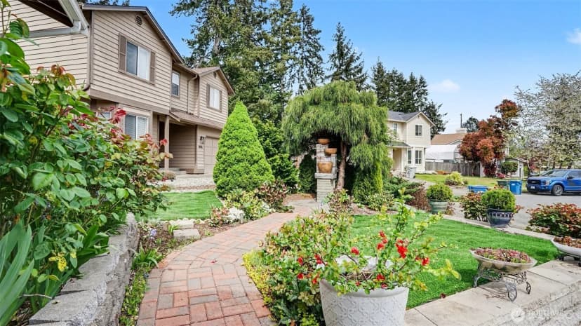 Property photo for 4002 Ne 7th Court, Renton photo 36