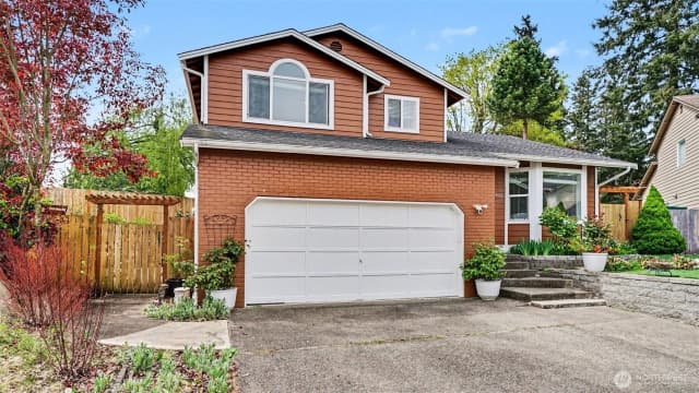 Property photo for 4002 Ne 7th Court, Renton photo 3