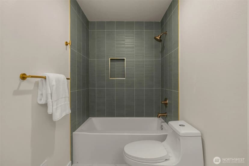 Property photo for 3036 E Ames Lake Drive Ne, Redmond photo 19