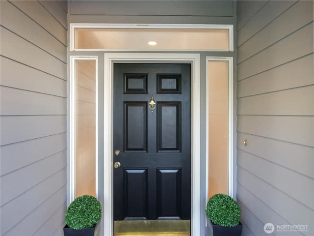 Property photo for 1818 Beacon Court Ne, Tacoma photo 4