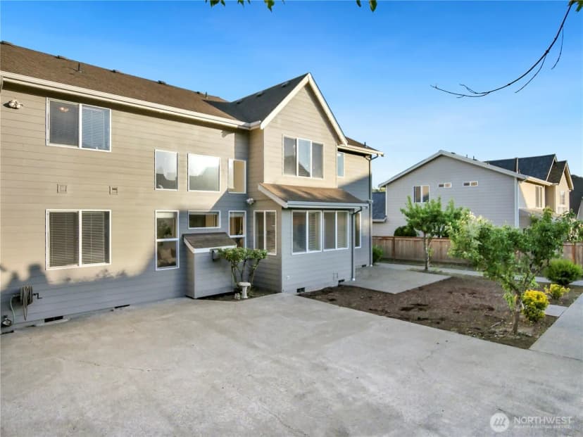 Property photo for 1818 Beacon Court Ne, Tacoma photo 30