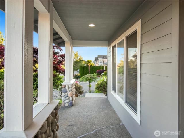 Property photo for 1818 Beacon Court Ne, Tacoma photo 3