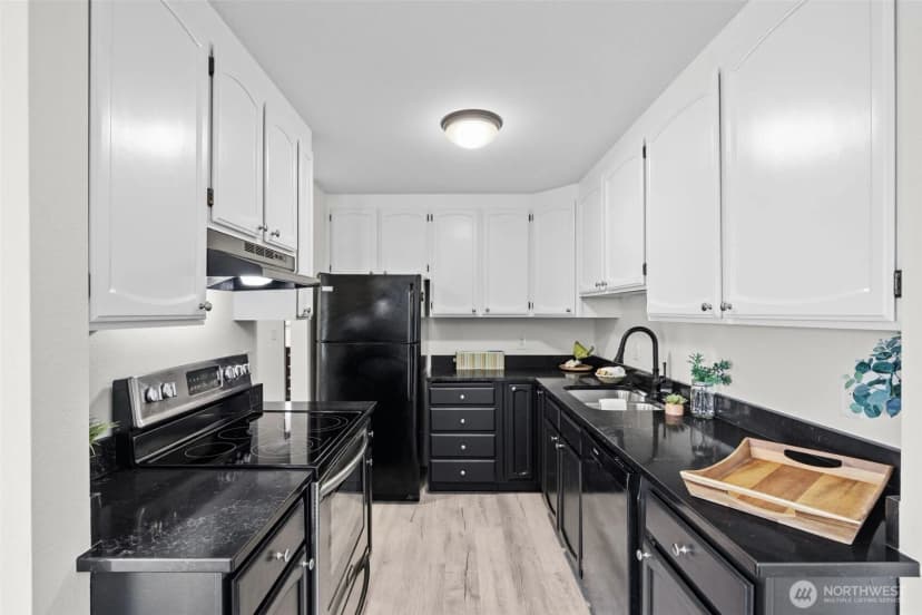 Property photo for 135 N 105th Street #103, Seattle photo 11