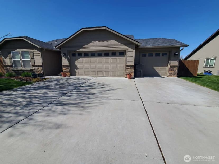 Property photo for 192 S Osborne Street, Kennewick photo 3