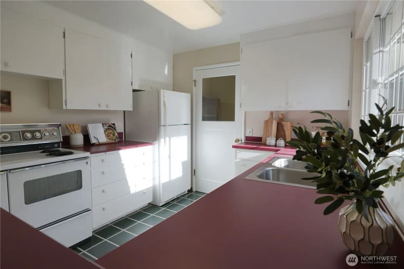 Property photo for 541 3rd Avenue S, Edmonds photo 13