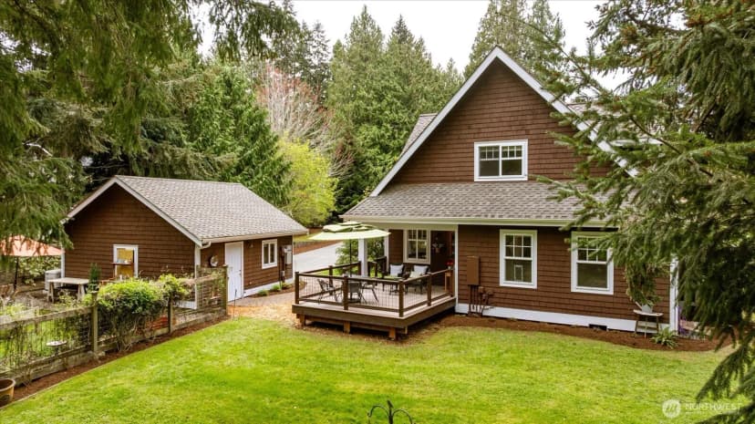 Property photo for 974 Woodside Lane, Langley photo 32