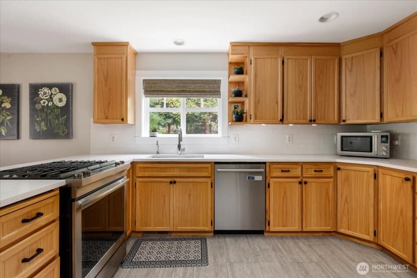 Property photo for 974 Woodside Lane, Langley photo 11