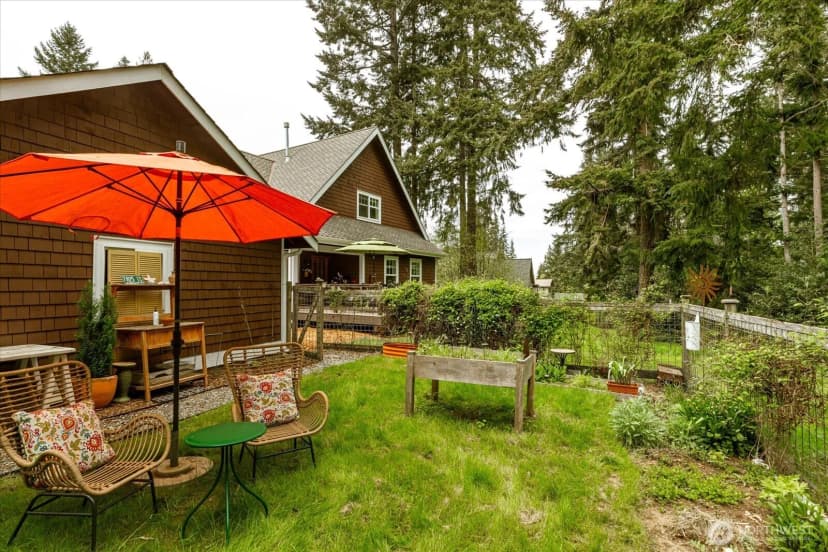 Property photo for 974 Woodside Lane, Langley photo 31