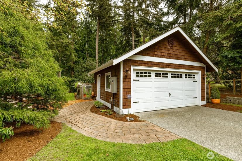 Property photo for 974 Woodside Lane, Langley photo 33