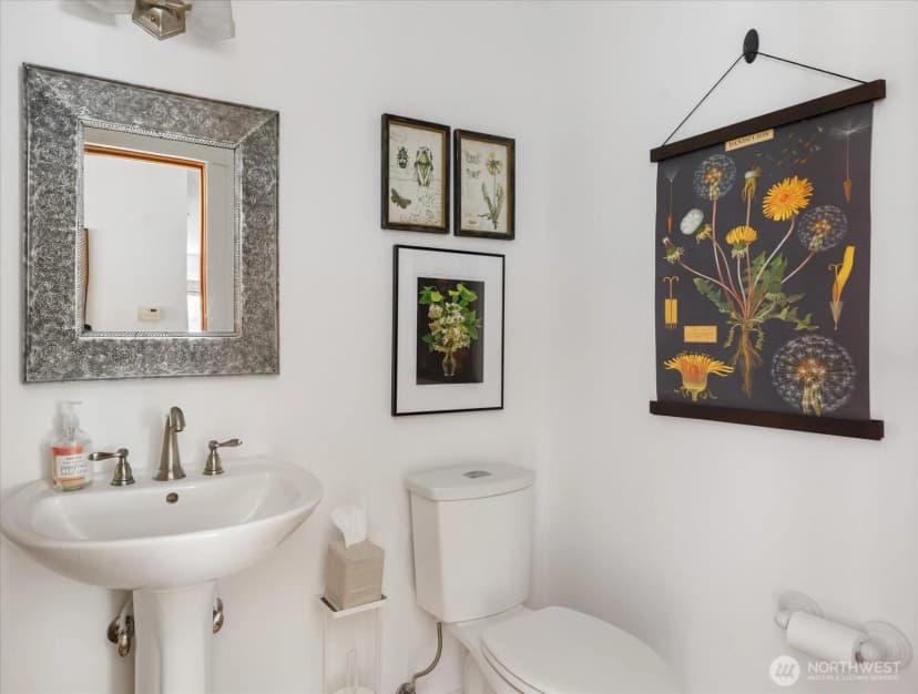 Property photo for 974 Woodside Lane, Langley photo 14