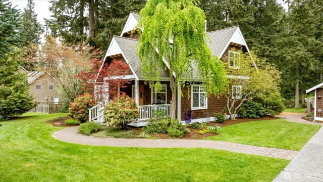 Property photo for 974 Woodside Lane, Langley photo 2
