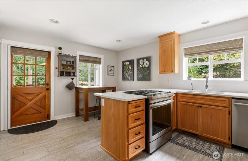 Property photo for 974 Woodside Lane, Langley photo 12