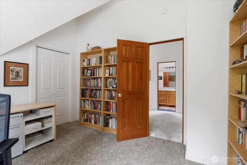 Property photo for 974 Woodside Lane, Langley photo 25