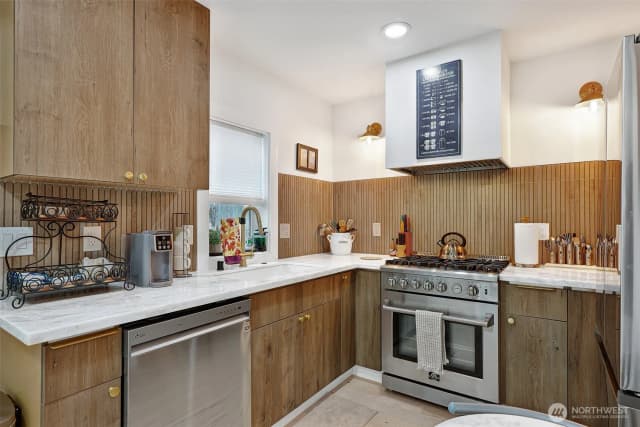 Property photo for 7514 12th Avenue Sw #b, Seattle photo 2