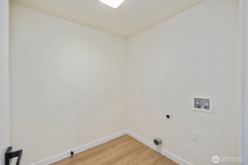 Property photo for 8110 68th Avenue Sw, Lakewood photo 24