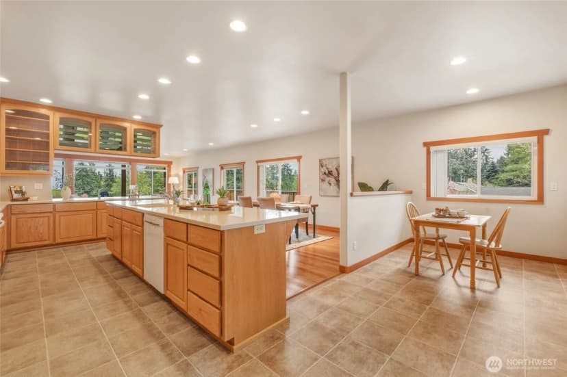 Property photo for 2385 Lake Forest Drive, Oak Harbor photo 11