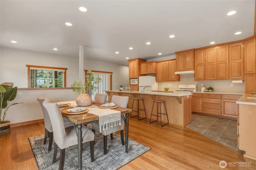 Property photo for 2385 Lake Forest Drive, Oak Harbor photo 9