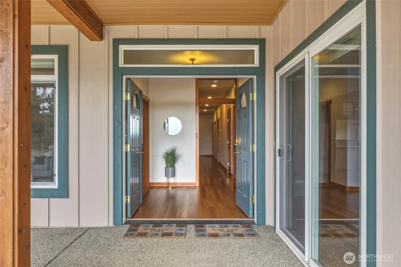 Property photo for 2385 Lake Forest Drive, Oak Harbor photo 4