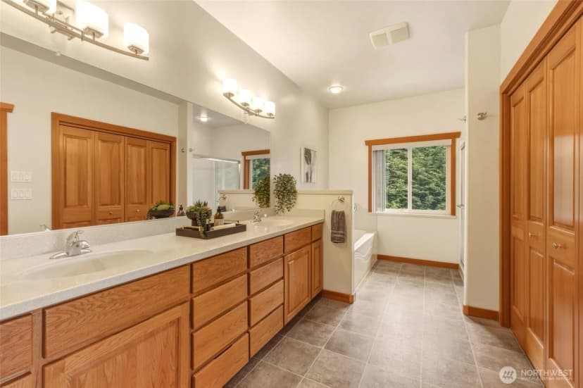 Property photo for 2385 Lake Forest Drive, Oak Harbor photo 18