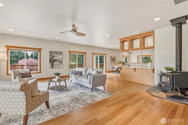 Property photo for 2385 Lake Forest Drive, Oak Harbor photo 5