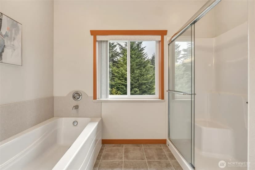 Property photo for 2385 Lake Forest Drive, Oak Harbor photo 19