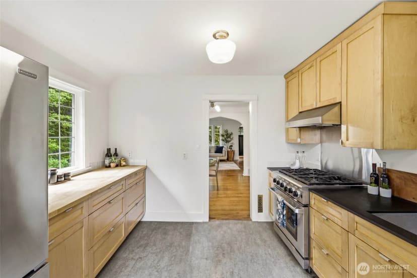 Property photo for 421 N 40th Street, Seattle photo 10