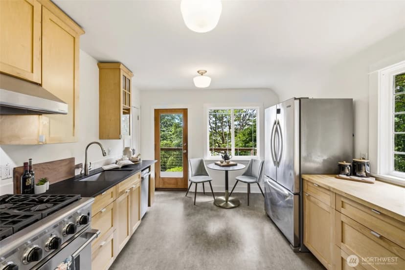 Property photo for 421 N 40th Street, Seattle photo 9