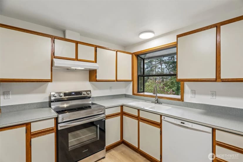 Property photo for 22904 41st Place Sw, Mountlake Terrace photo 11